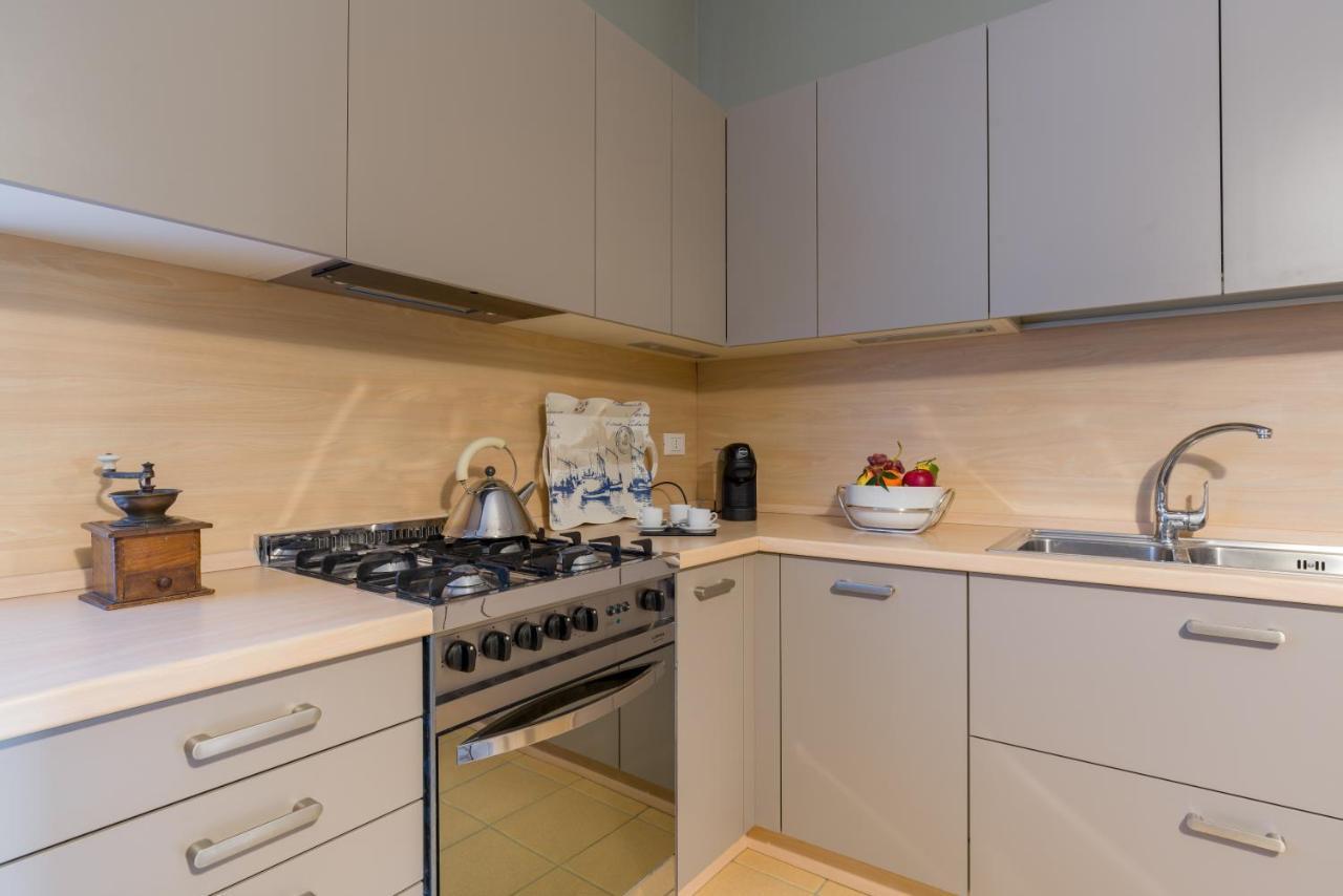 Domus La Costa Apartment เวโรนา ภายนอก รูปภาพ